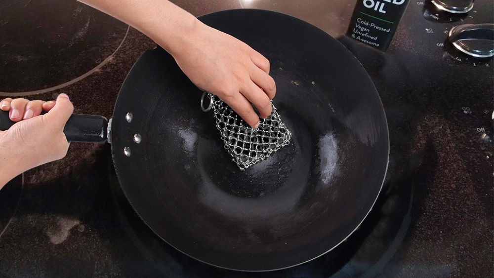 Best Scrubbers for Cleaning Cast Iron Pans Effectively: Top Picks