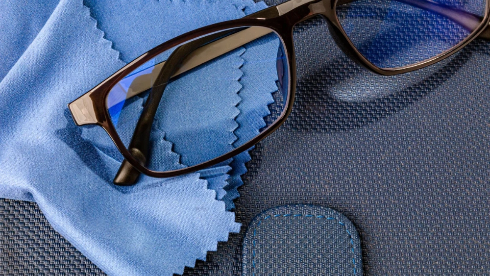 How to Clean a Glasses Cleaner Cloth: Easy Tips for Sparkling Results