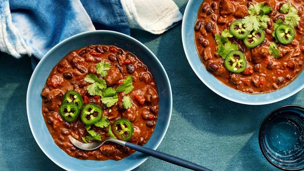 How Long Can Cooked Chili Stay in the Fridge: Freshness Guide